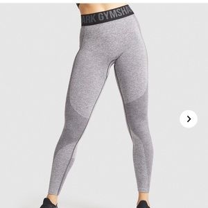 Gym shark leggings